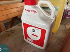 Illegális növényvédőszereket és csempészcigarettát találtak Szabolcsban