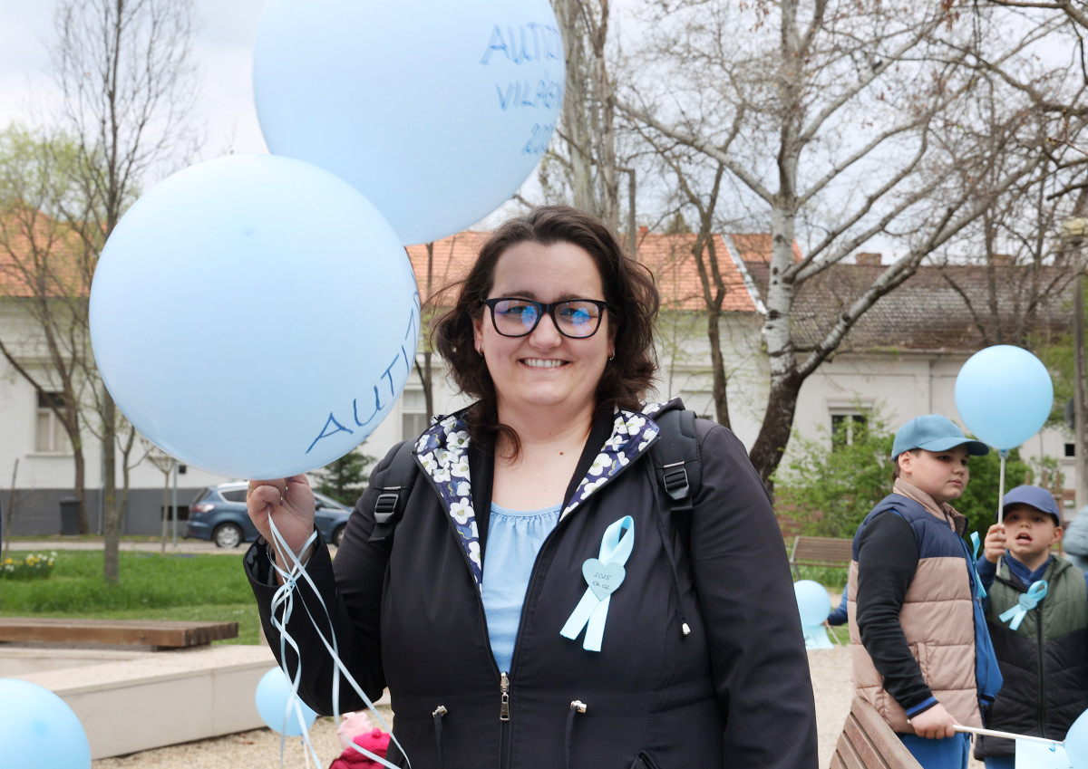 Szeged, közösségi séta, Esélyteremtő Wesley Alapítvány, Autizmus Világnapja, Novákné Finta Csilla