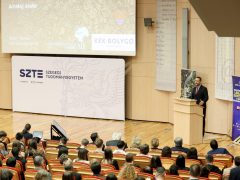 Szeged, Áder János, Kék Bolygó, klímavédelem, fenntarthatósági témahét, előadás, TIK