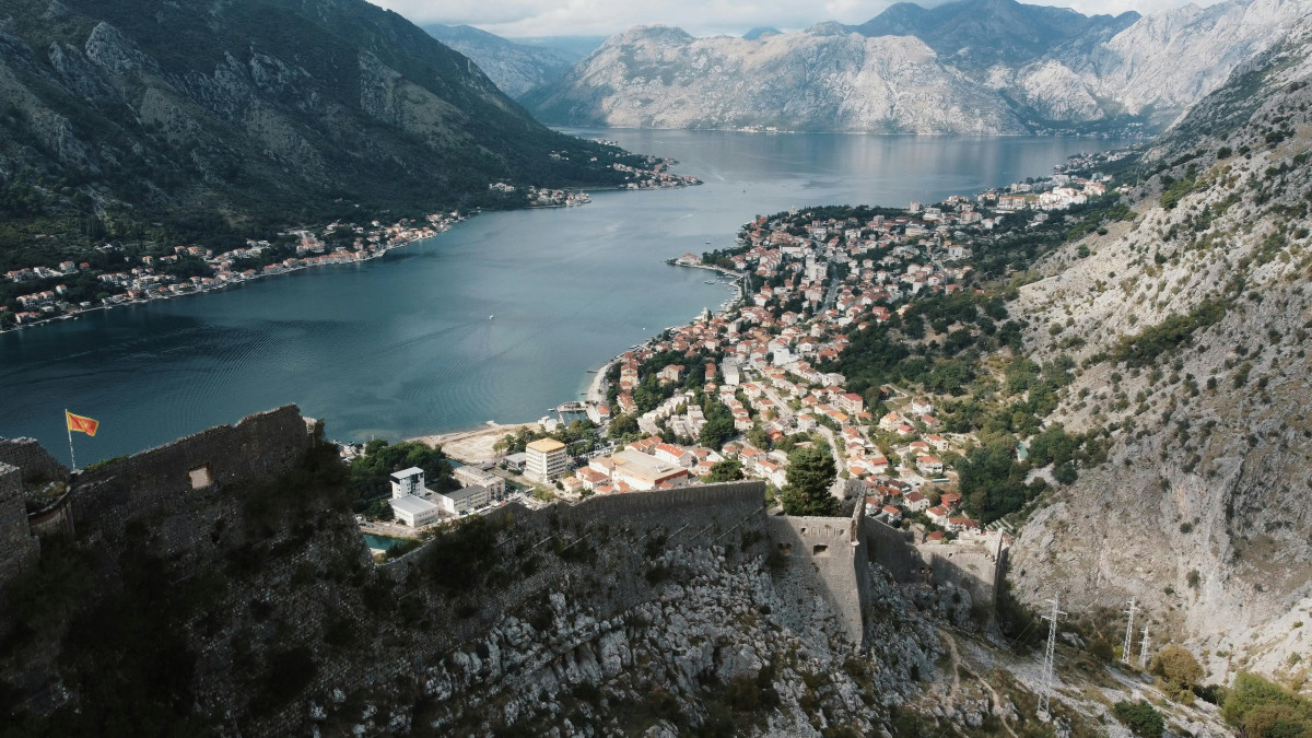 Montenegró. Kotor. Híd.