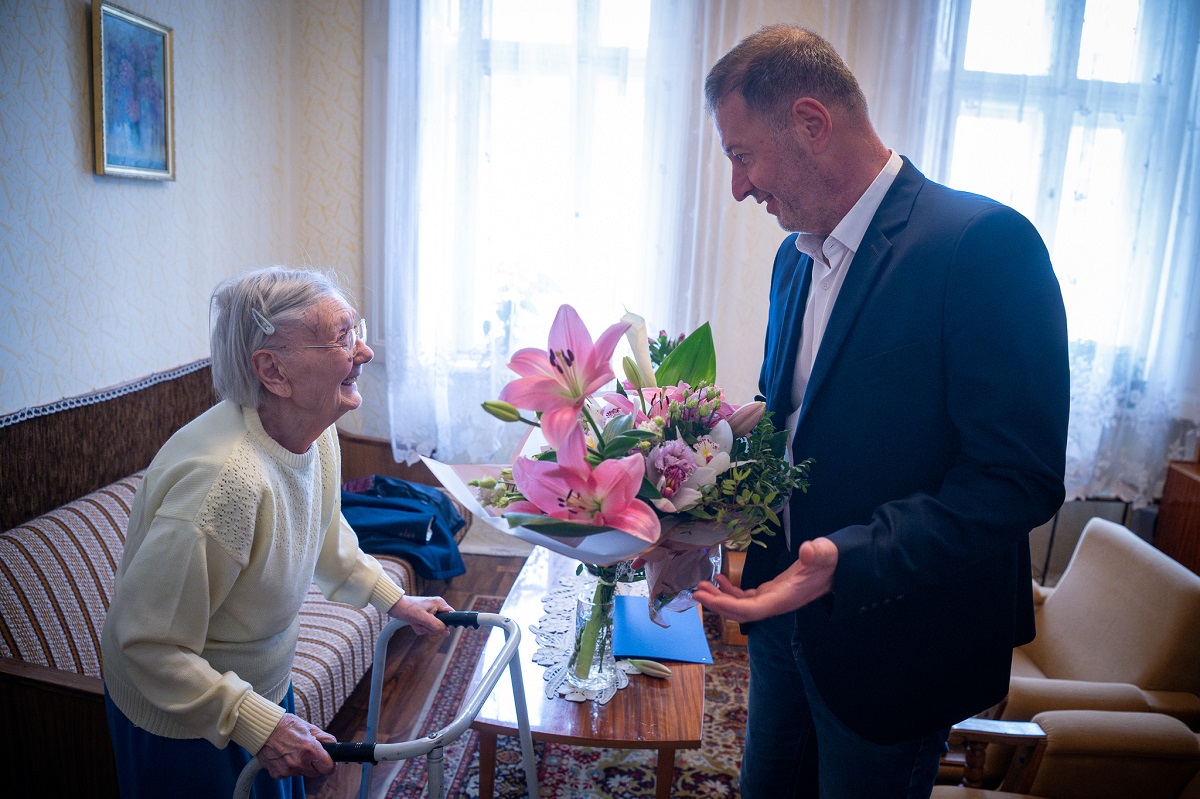 102 éves néni Debrecenben