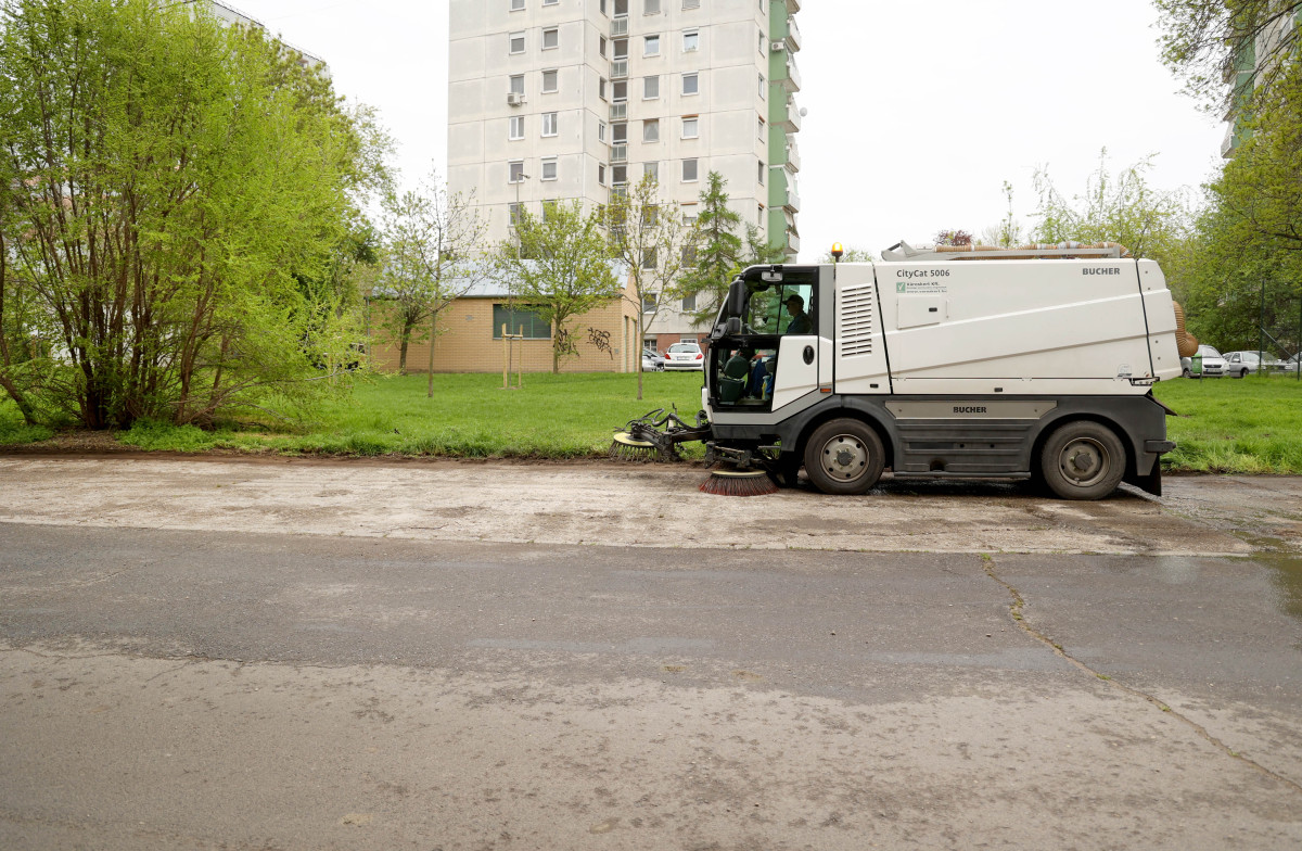 Szeged, Felsőváros, várostakarítás, takarítás, Pille utca, autóelszállítás