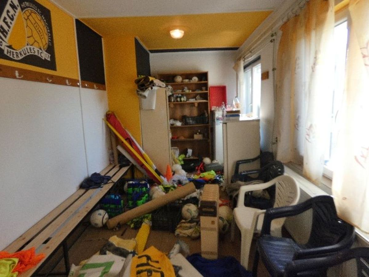 Vandálok verték szét a nagykállói sportpálya öltözőjét