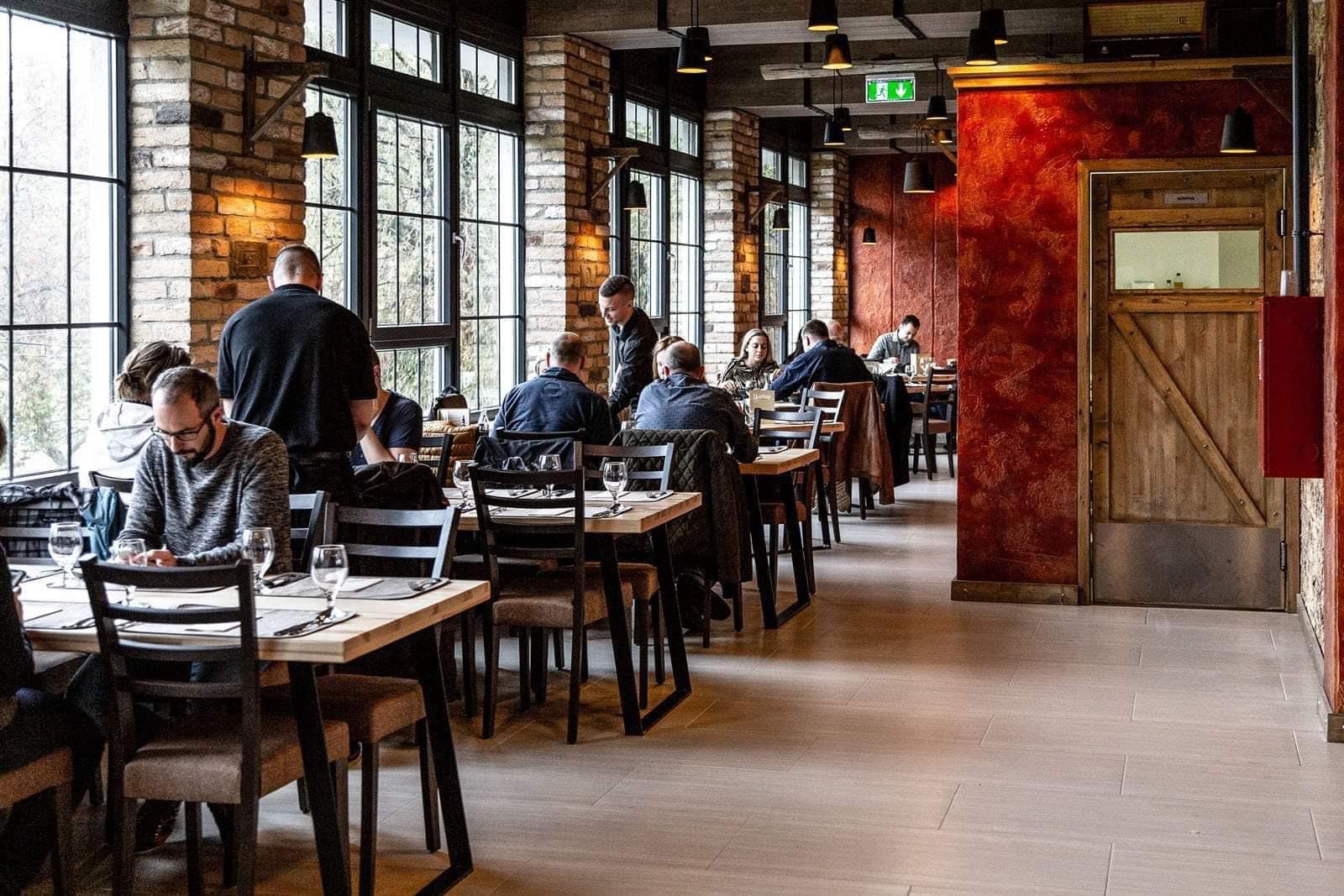 Szálka. Halászcsárda. Robotpincér. Fotó: Szálka FB.