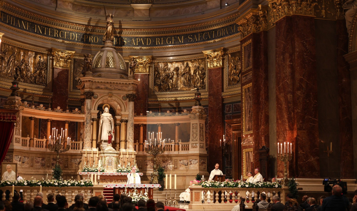 A magyar püspökök misét mutattak be az elhunyt Ferenc pápáért. Fotó: Magyar Kurír