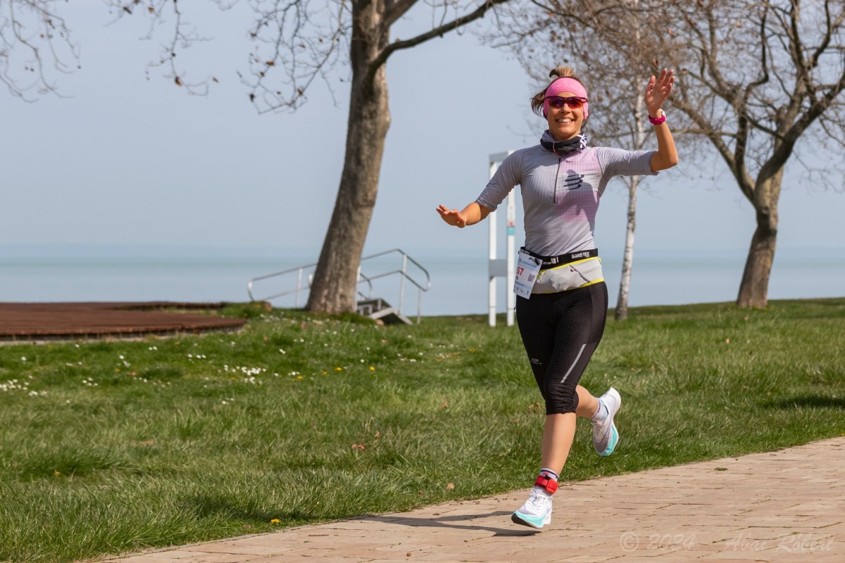 Mórocza Andrea történelmi győzelmet aratott az NN Ultrabalatonon. Fotó: Mórocza Andrea FB.