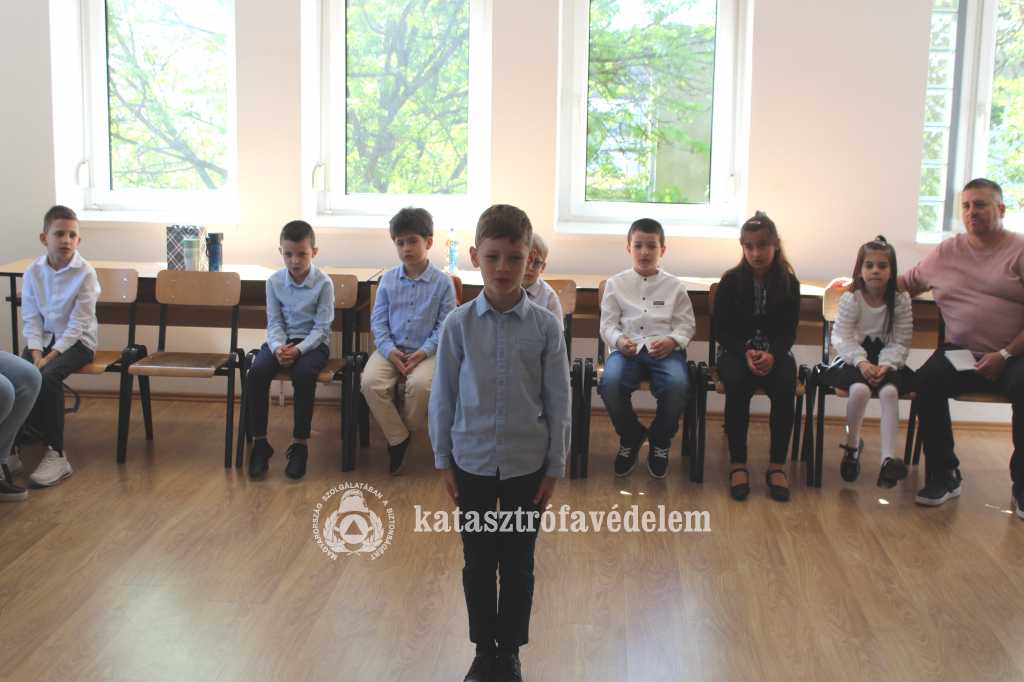 Versmondó versenyt szervezett a Kisvárdai Katasztrófavédelmi Kirendeltség