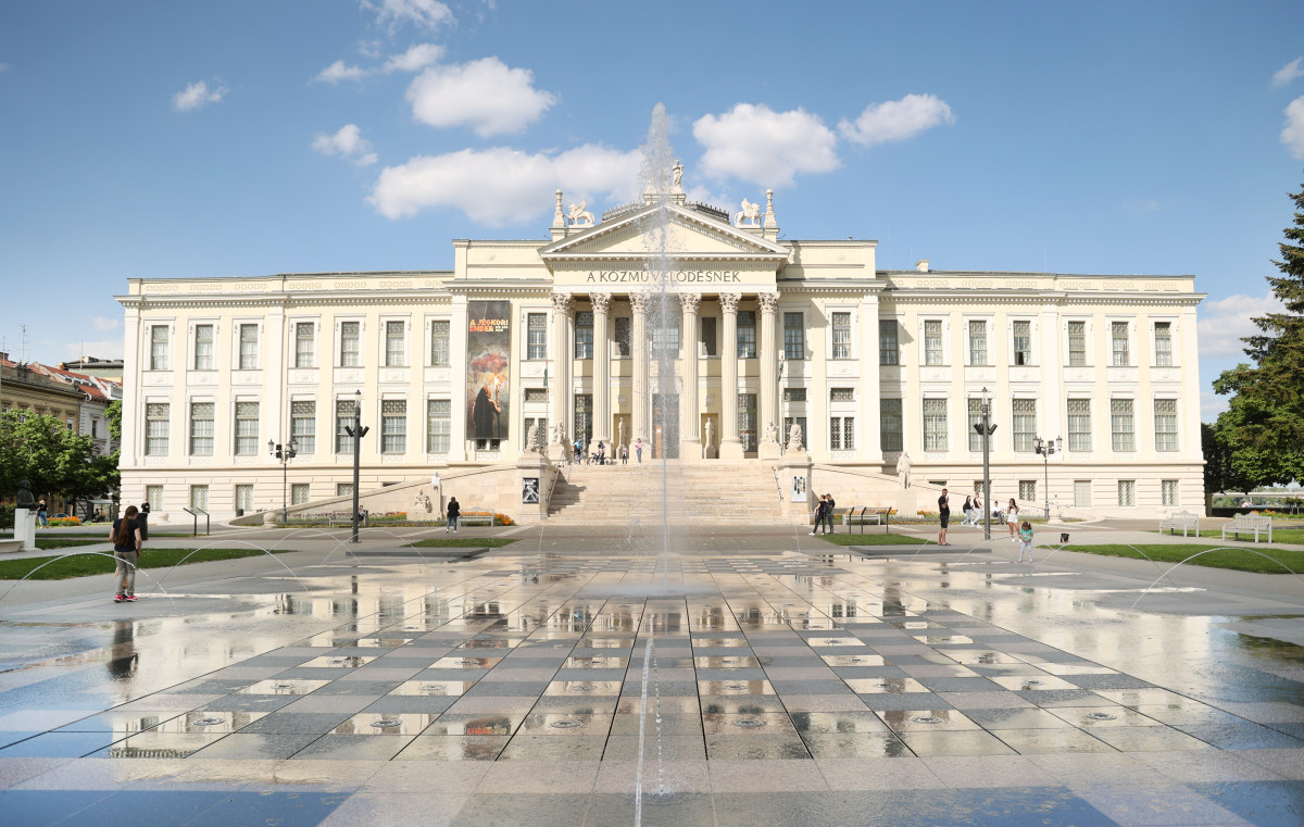Szeged, szökőkút, Móra park, Móra Ferenc múzeum, múzeum