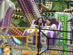 Szeged, majális, újszeged, liget, szórakozás, forgó, lufi, sör