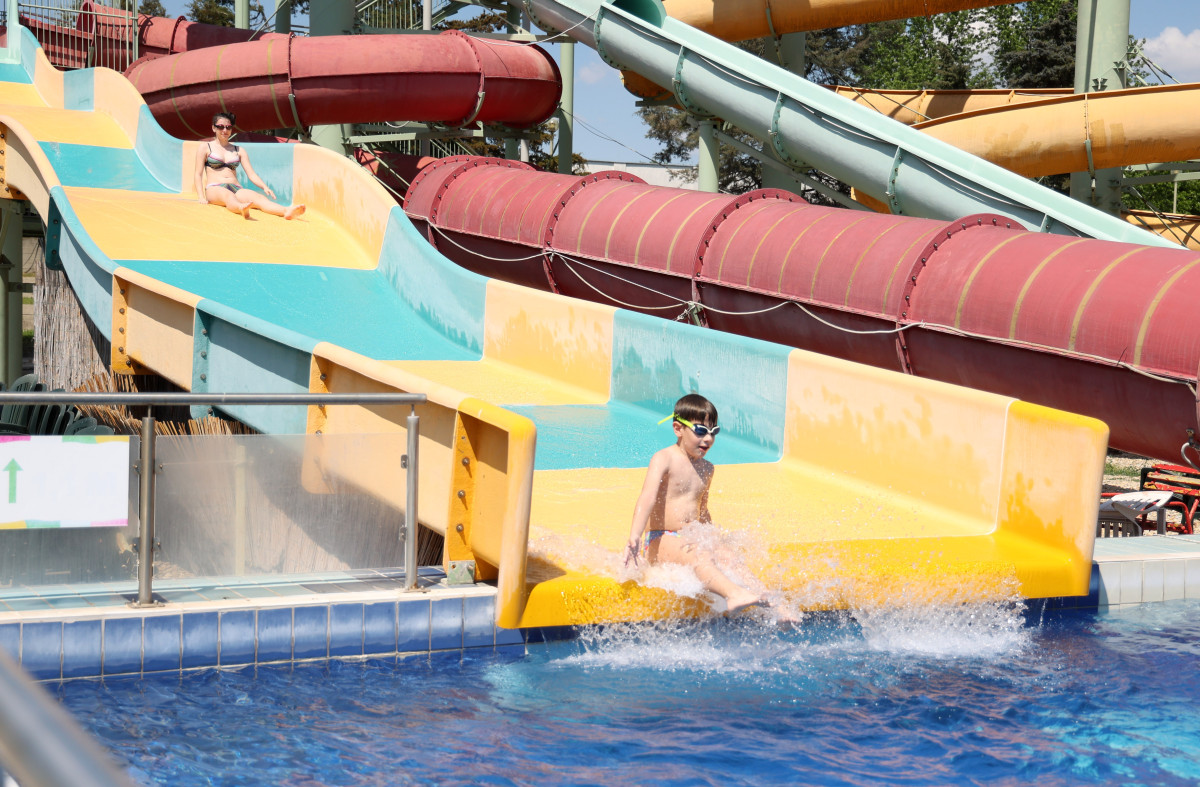 Szeged, Napfényfürdő Aquapolis Szeged, SZUE, strand, május 1., strand szezon