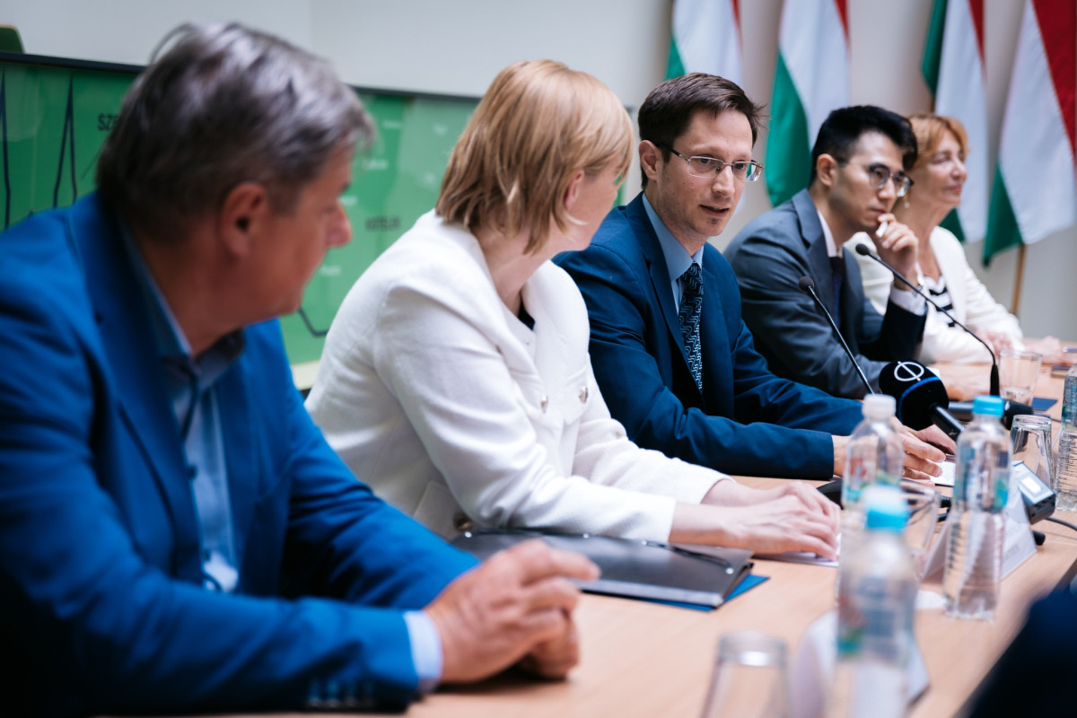 Együttműködési megállapodást kötött a BYD a dél-alföldi régió szakképzési centrumaival és az SZTE-vel. Fotó: Mihálffy Béla hivatalos FB.