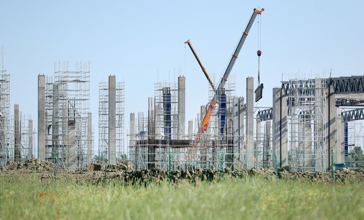 Szeged, épül, BYD, gyár, autógyár, gazdaság, ipar, építkezés