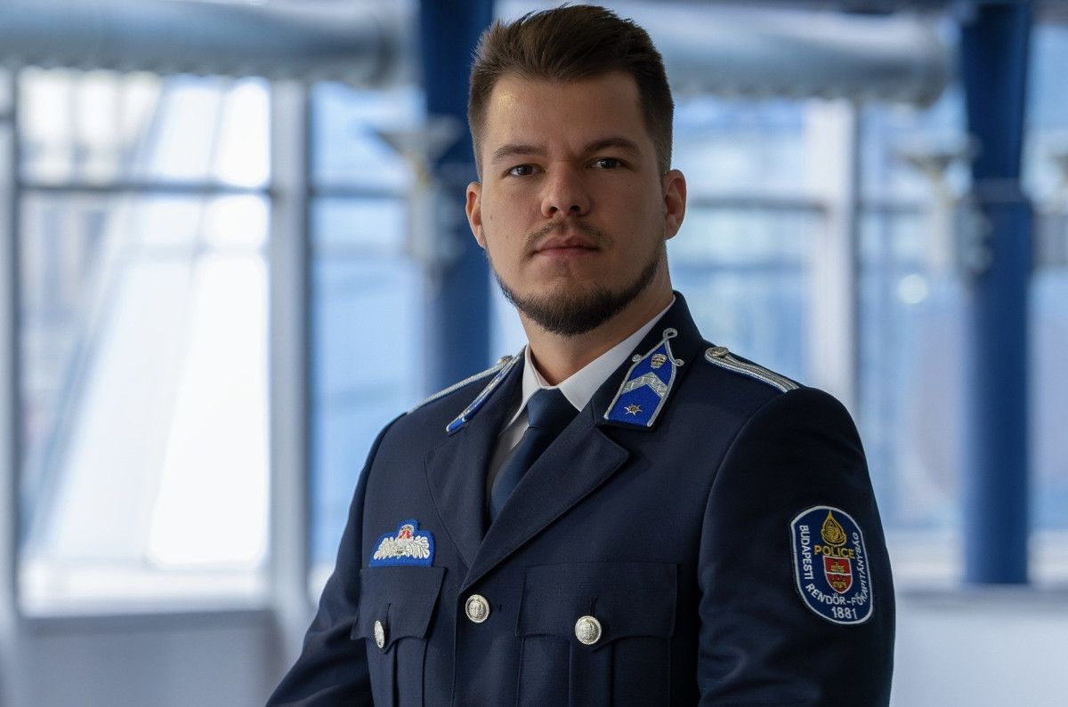 Fegyelmi eljárás indult egy rendőr ellen, mert nem engedte, hogy vele reklámozzák a KDNP-t. Fotó: Laponyi Zsolt hivatalos FB.