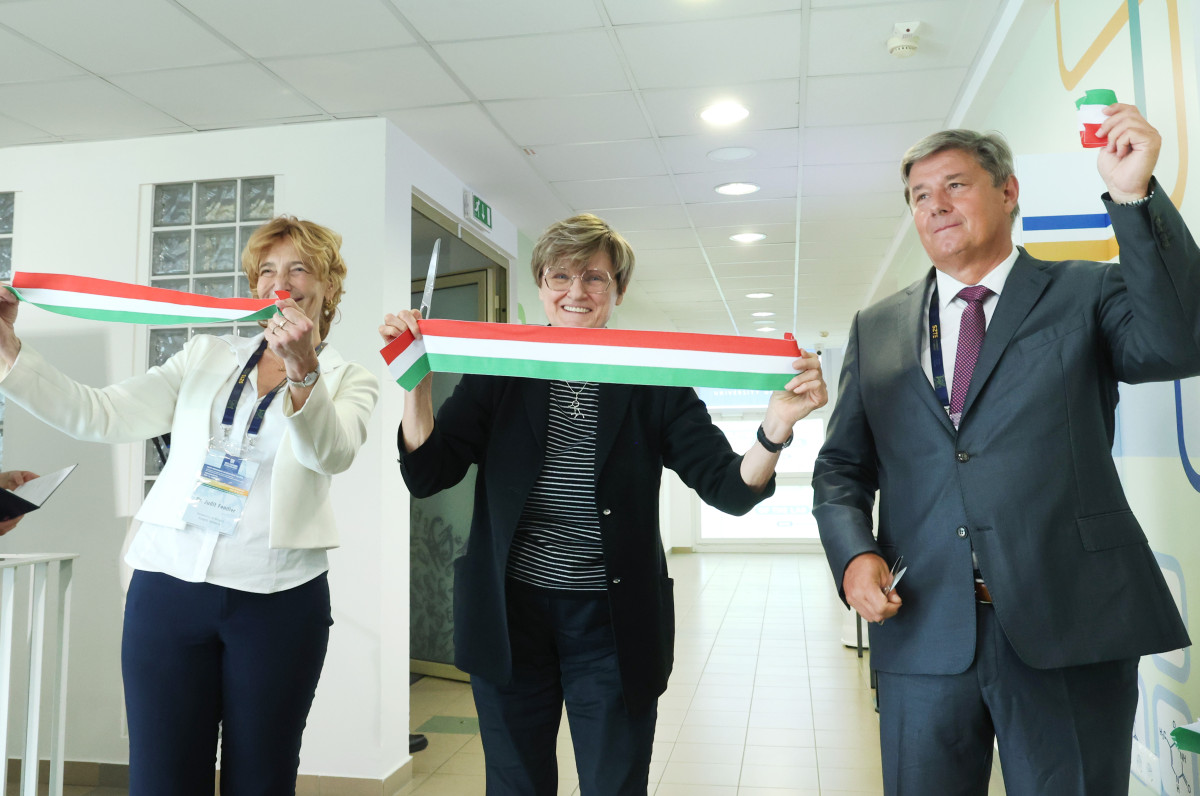 Szeged, Karikó Katalin, Szegedi Tudományegyetem, SZTE, egyetem, Gazda-patogén Interakció Központ, átadás