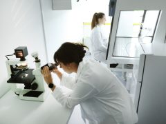 Szeged, Karikó Katalin, Szegedi Tudományegyetem, SZTE, egyetem, Gazda-patogén Interakció Központ, átadás