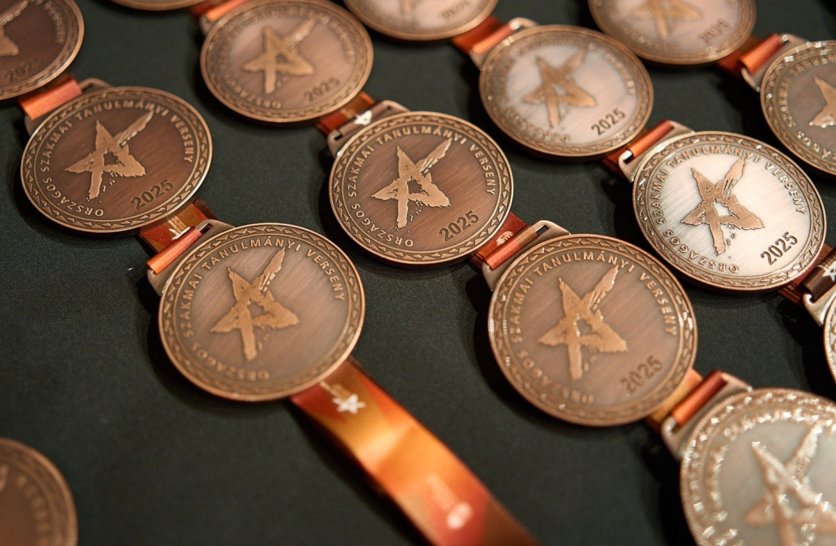 11 Csongrád megyei diák ért el kimagasló eredményt az SZKTV-n és az OSZTV-n. Fotó: Szakma Sztár Fesztivál hivatalos FB.