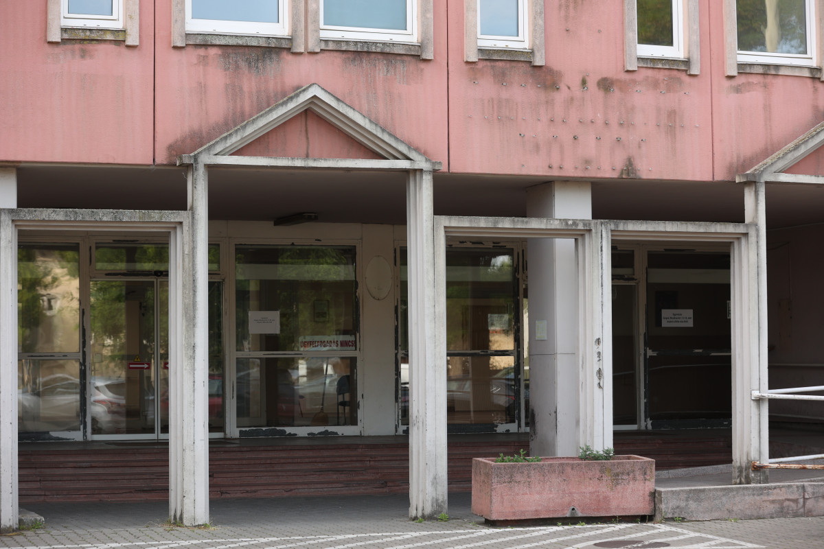 Szeged, kiköltöztek, Szegedi Rendőrkapitányság, rossz statikai állapot, Párizsi körút, épület, rendőrség