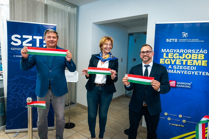 SZTE. Laborok. Kutatás. Fejlesztés. Fotó: SZTE/Sahin-Tóth István