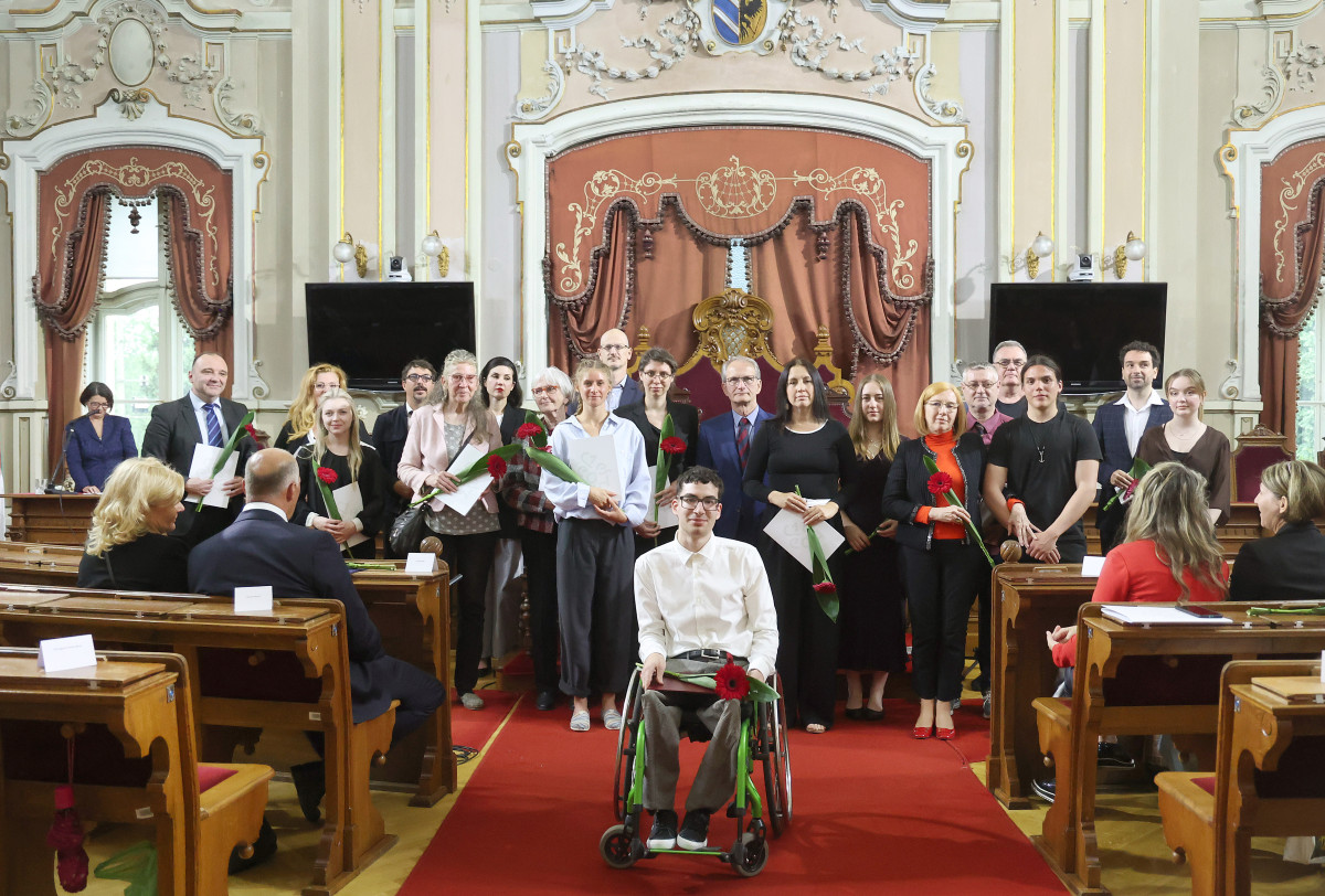 Szeged, művészeti díjak, pályakezdői támogatások, Szeged Sportolója díj, díjátadás, városháza