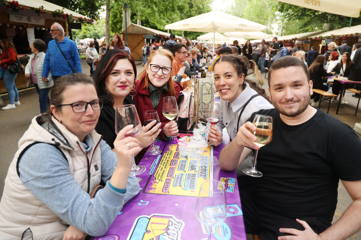 Szeged, Borfesztivál, bor, fesztivál, turizmus, Széchenyi tér