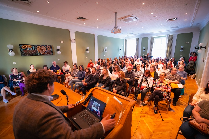Mit jelent szenvedélybetegséggel küzdő szülő mellett felnőni? Erről tanácskoztak az SZTE-n. Fotó: SZTE/Kovács-Jerney Ádám