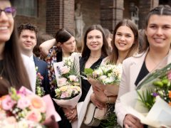 Szeged, SZTE, Orvostudományi Kar, végzős hallgatók, ballagás, Dóm tér, klinika kert