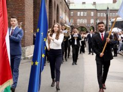 Szeged, SZTE, Orvostudományi Kar, végzős hallgatók, ballagás, Dóm tér, klinika kert