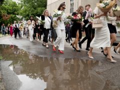 Szeged, SZTE, Orvostudományi Kar, végzős hallgatók, ballagás, Dóm tér, klinika kert