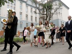 Szeged, SZTE, Orvostudományi Kar, végzős hallgatók, ballagás, Dóm tér, klinika kert