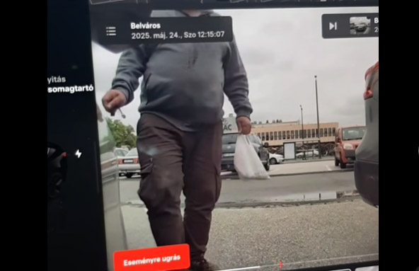 Videó: így karcolt végig egy autót egy férfi Nyíregyházán