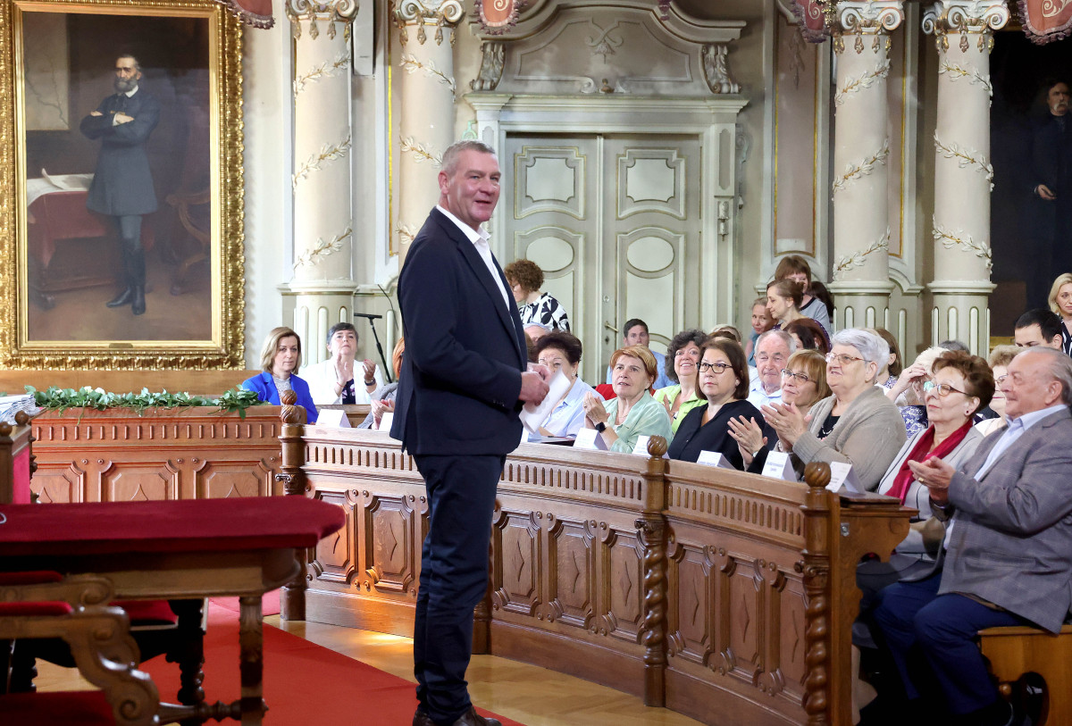 Szeged, nyugdíjas egyesületek, fogyatékkal élő személyek életminőségét segítő civil szervezetek, civil szervezetek, támogatás, Botka lászló, polgármester, városháza