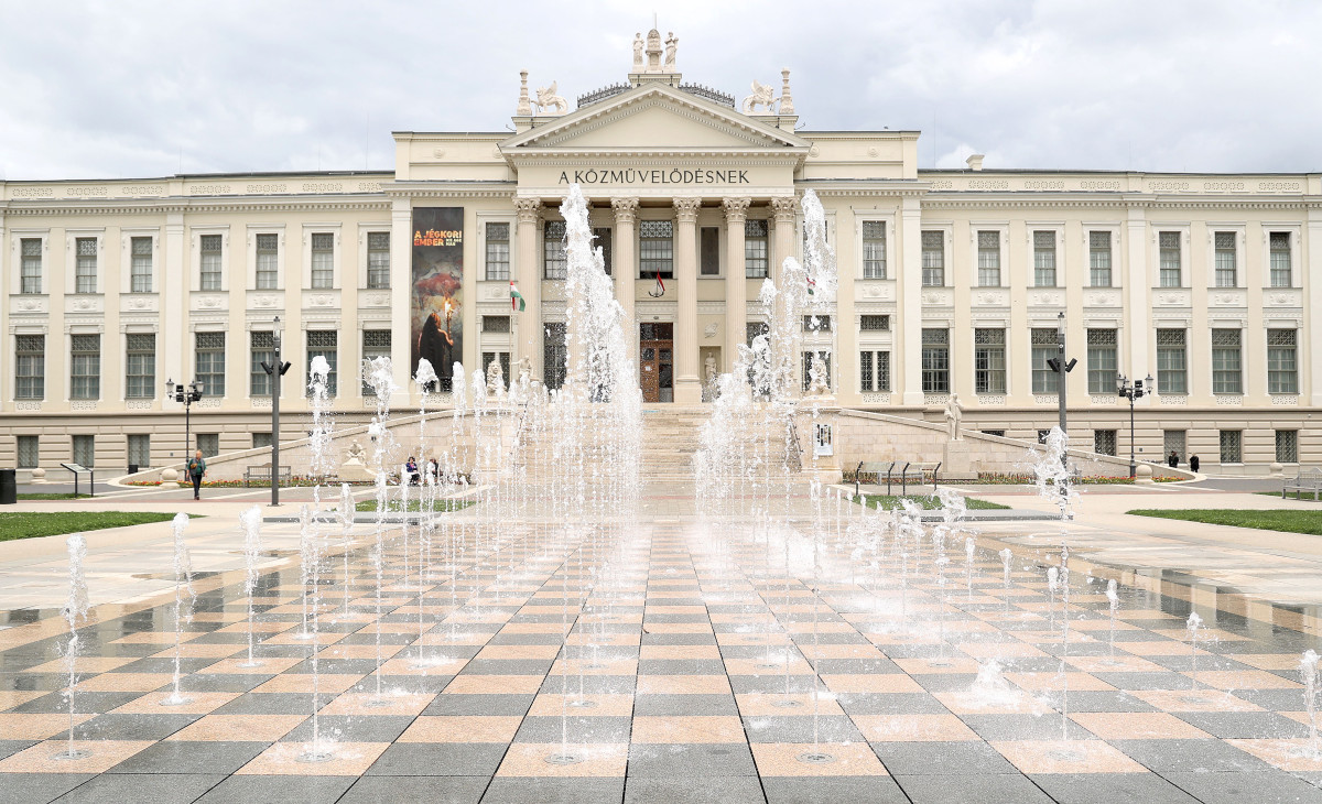 Szeged, szökőkút, Móra park, Móra Ferenc múzeum