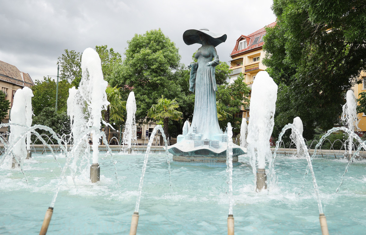 Szeged, Glattfelder tér, szökőkút