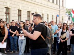 Szeged, aHang, demonstráció, átláthatósági törvény, Fidesz iroda