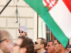 Szeged, aHang, demonstráció, átláthatósági törvény, Fidesz iroda