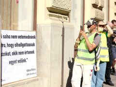 Szeged, aHang, demonstráció, átláthatósági törvény, Fidesz iroda