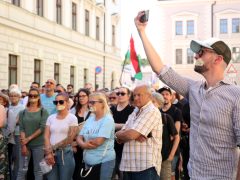 Szeged, aHang, demonstráció, átláthatósági törvény, Fidesz iroda