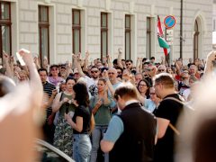Szeged, aHang, demonstráció, átláthatósági törvény, Fidesz iroda