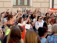 Szeged, aHang, demonstráció, átláthatósági törvény, Fidesz iroda