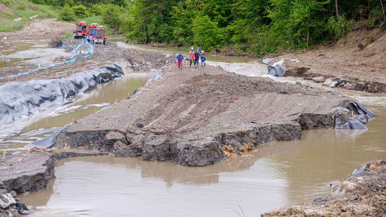 Elkezdődött a Korond-patak elterelése Parajdon. Fotó: MTI/Veres Nándor