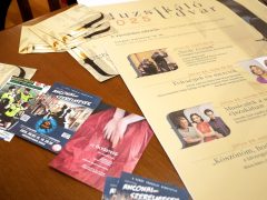 Szeged, Nyári színházi esték, Kávéházi esték, Muzsikáló udvar, sajtótájékoztató, városháza