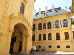 Szeged, Nyári színházi esték, Kávéházi esték, Muzsikáló udvar, sajtótájékoztató, városháza