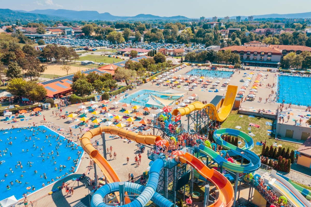 Fürdőzés. Szlovákia. Tragédia. Fotó: Vadas Thermal Resort Párkány, Szlovákia hivatalos FB.
