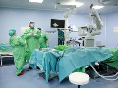 Szeged, okos cochleáris implantátum beültetés, műtét, Szegedi Tudományegyetem, SZTE, Fül- Orr- Gégészeti és Fej- Nyaksebészeti Klinik, hallókészülék, műtő, klinika, egészségügy