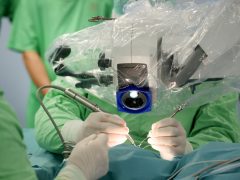 Szeged, okos cochleáris implantátum beültetés, műtét, Szegedi Tudományegyetem, SZTE, Fül- Orr- Gégészeti és Fej- Nyaksebészeti Klinik, hallókészülék, műtő, klinika, egészségügy