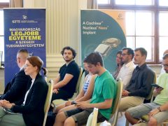 Szeged, okos cochleáris implantátum beültetés, műtét, Szegedi Tudományegyetem, SZTE, Fül- Orr- Gégészeti és Fej- Nyaksebészeti Klinik, hallókészülék, Rovó László, sajtótájékoztató
