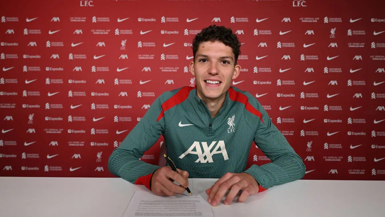 Pécsi Ármin. Liverpool. Foci. Fotó: nemzetisport.hu