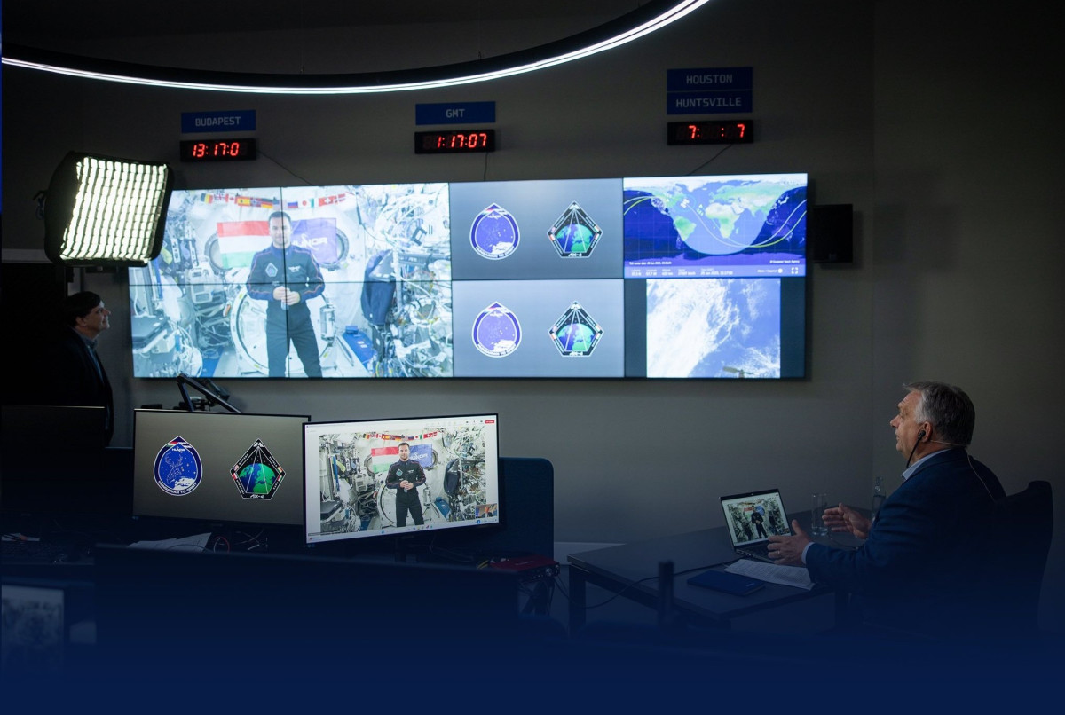 Kapu Tibor. Orbán Viktor. Világűr. Fotó: Orbán Viktor hivatalos FB.