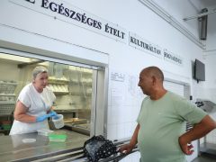 Szeged, nyári étkeztetés, étkeztetés, ebéd, önkormányzat, Ménesi Imre, Zrínyi Ilona Általános Iskola, iskola