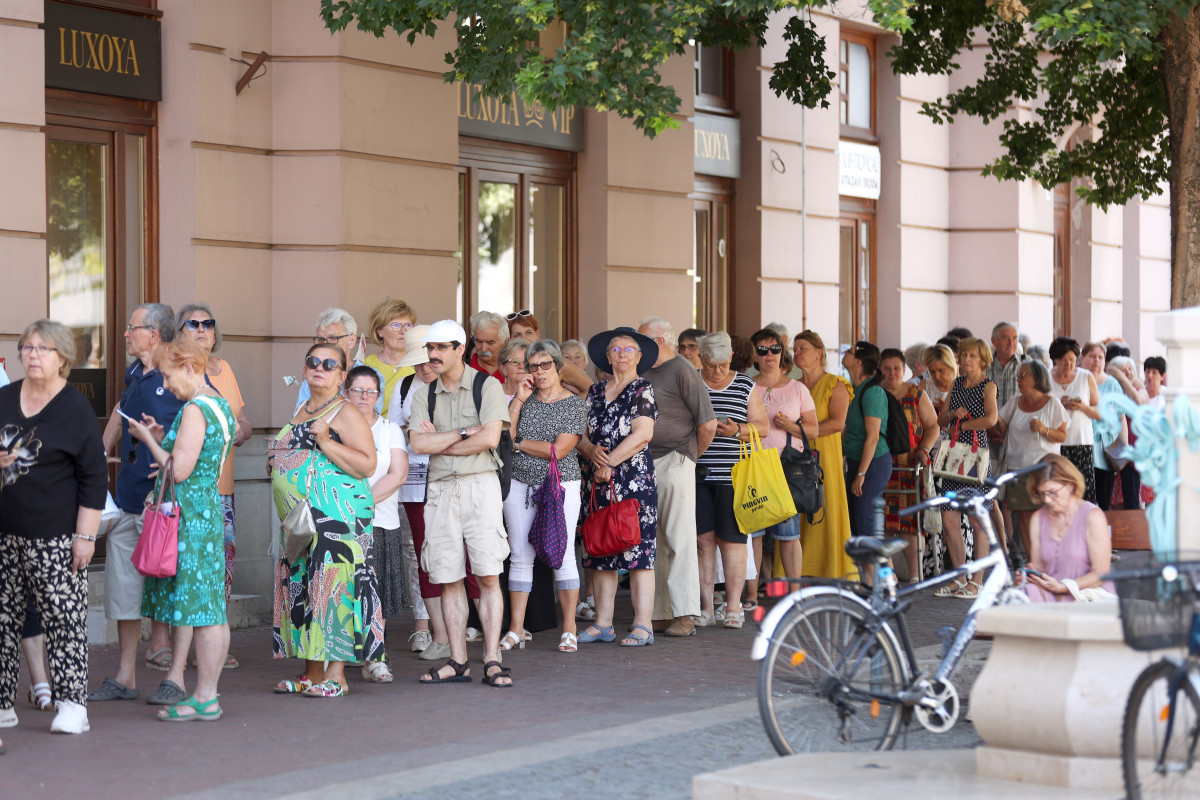 Szeged, Szegedi Szabadtéri Játékok, Ajándékkoncert, jegy, sorbanállás, Reök palota